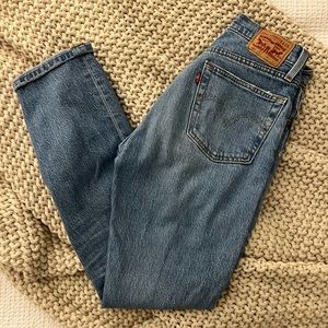 Distressed light blue 501 Levi’s